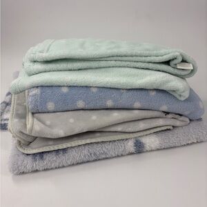 Lot of 4 Soft Polka Dot and elephants Baby Blankets